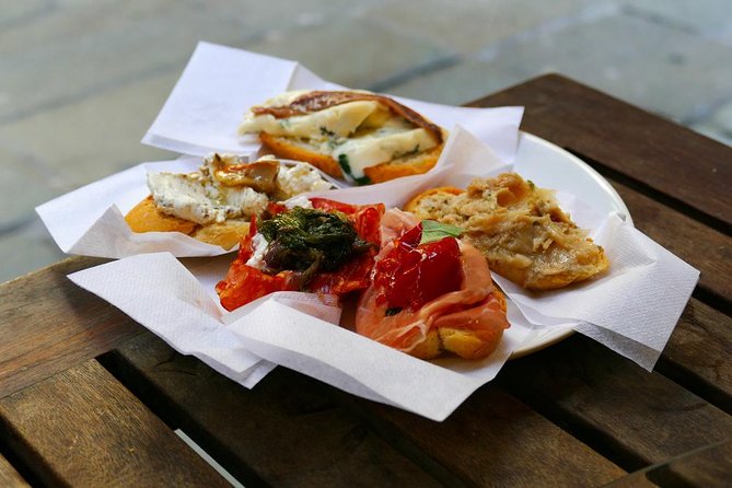 Semi-Private Venice Market and Cicchetti Food Experience - Gondolino ride and the last canal-side cicchetti bite