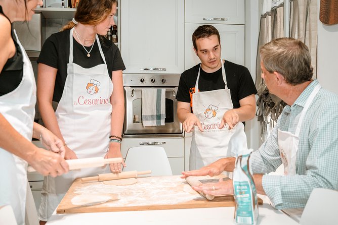 Share Your Pasta Love in a Local’s Home in Venice - Meeting point at Calle Larga Lezze, and how the evening flows