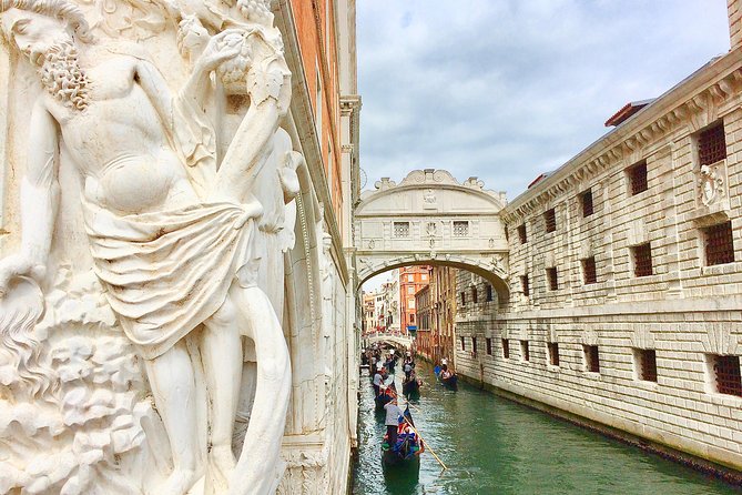 Skip the line Doge's Palace Guided Walking Tour in Venice - Group size, language, and headset reality inside the palace