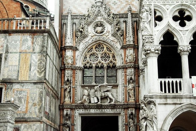 Skip the line Doge's Palace Guided Walking Tour in Venice - What to watch for: stairs, timing, and comfort inside Doge’s Palace