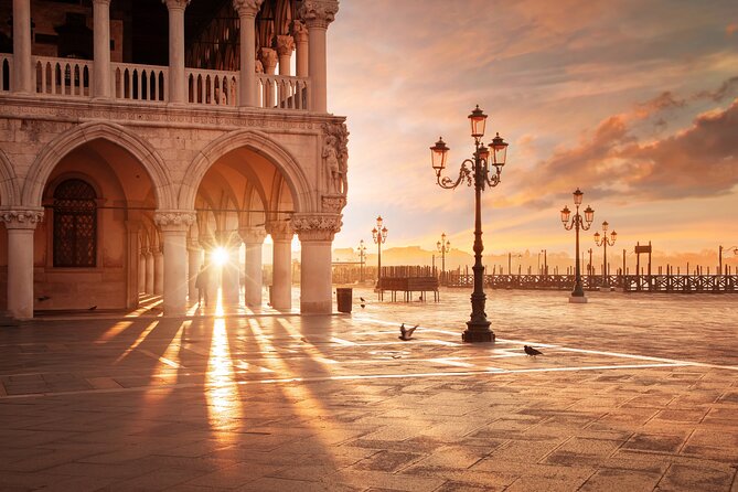 Skip-the-Line: Doge's Palace & St. Mark's Basilica Fully Guided Tour - Meeting at Riva degli Schiavoni and moving fast through Venice crowds