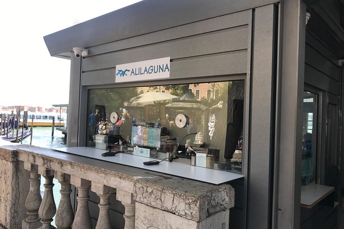 Small Group Venice Grand Canal Panoramic Tour - How the Guide Commentary Works While You’re Moving