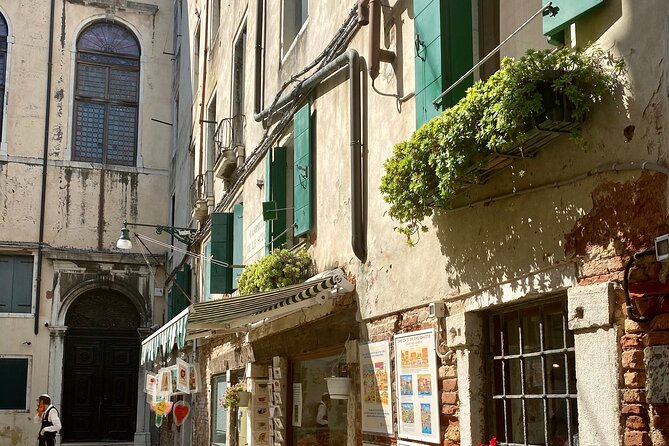 Small-Group Walking Tour of the Jewish Ghetto in Venice - Weather, pacing, and practical comfort tips
