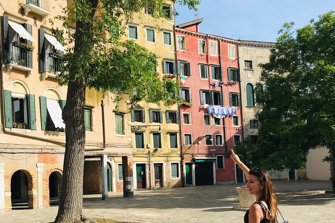 Small-Group Walking Tour of the Jewish Ghetto in Venice - Stop 1 and Stop 2: green spaces, Venetian context, then entry
