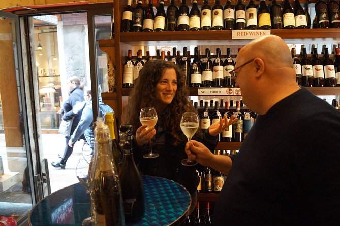 Sparkling Wine & Italian Prosecco Tasting in Venice - Finger foods and snacks, included for a reason
