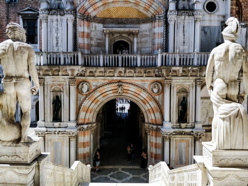 St. Mark’s Basilica, Doge’s Palace & Glass Factory Tour - When to Choose the Doge’s Palace and Bridge of Sighs Upgrade