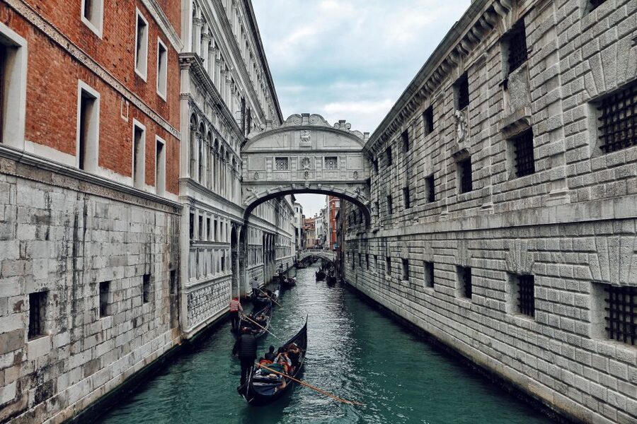 St. Mark’s Basilica, Doge’s Palace & Glass Factory Tour - Great Council Chamber Art and the Prison Storytelling Route