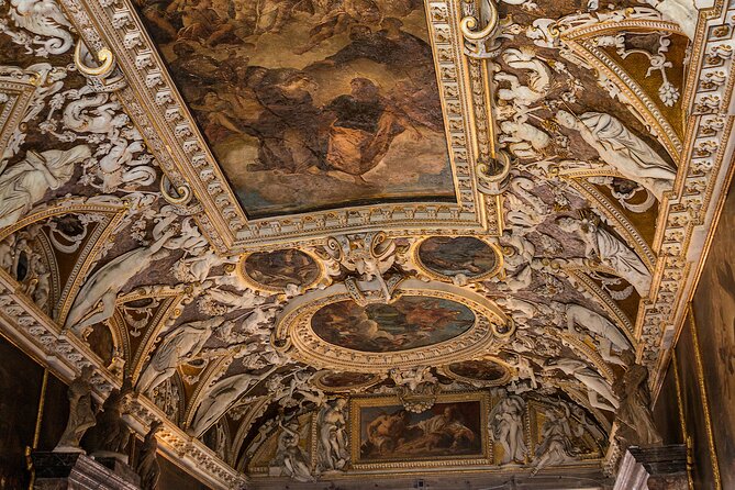St Mark’s Basilica & Doge’s Palace Skip the Line - Semi-Private - Getting oriented at the meeting point, then walking smart