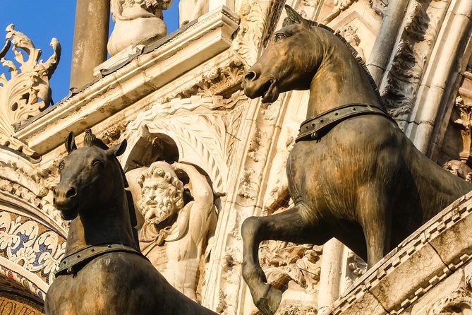 St. Mark's Basilica Skip-the-Line Guided Tour - Entering through St. Peter’s Door: how the tour starts inside the story