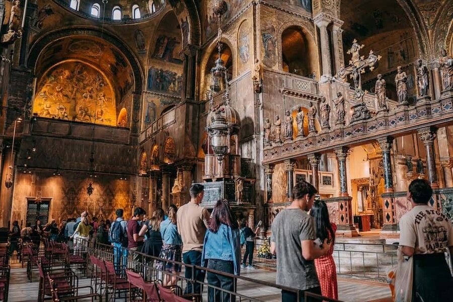 St. Mark's Basilica Tour with Priority Entrance + Gondola - Quick hits