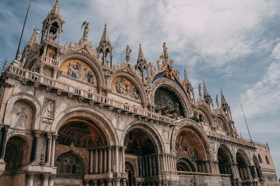 St. Mark's Basilica Tour with Priority Entrance + Gondola - The Guided Flow: What Happens During the 45 Minutes