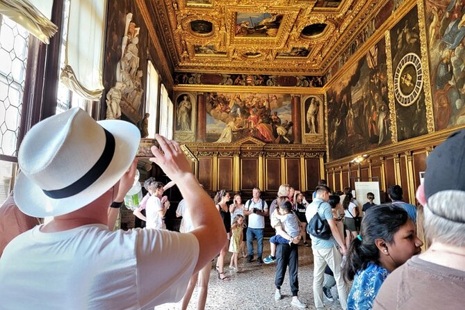 St Mark's, Doge's Palace, with Murano and Burano & Gondola Ride - Burano: lace making workshop, colorful streets, and real wandering time