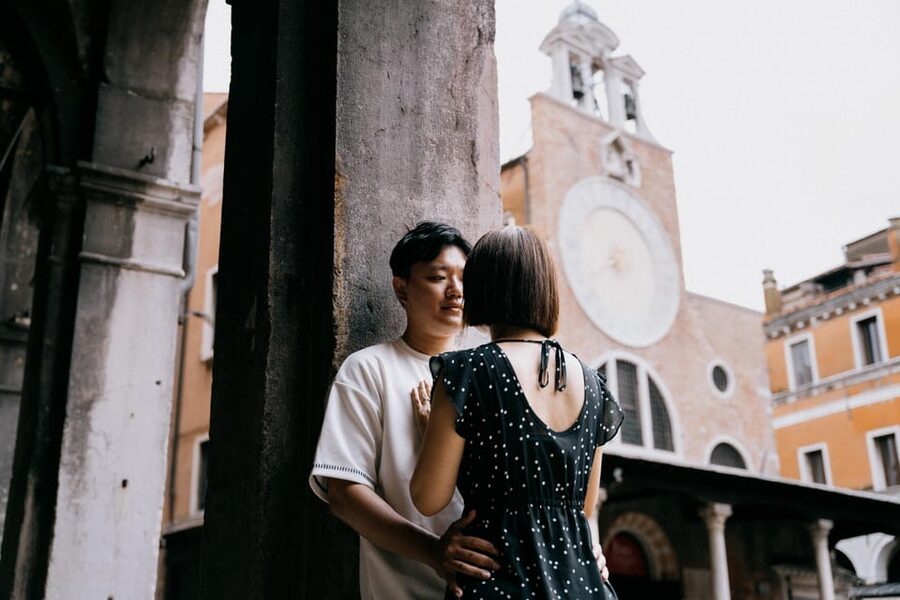 Stylish Photoshoots in Venice - Shared vs Private Sessions: Choosing the Right Level of Attention