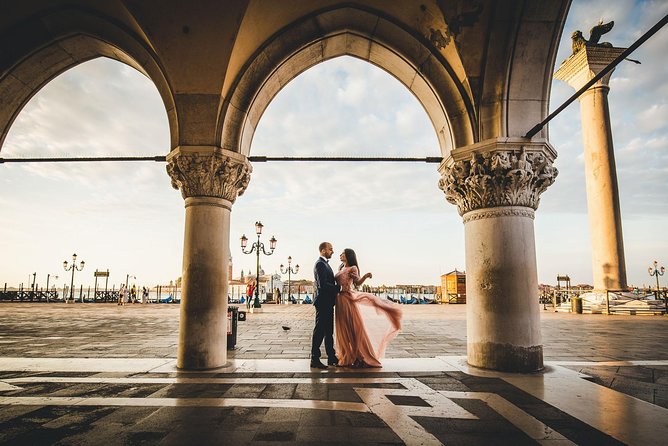 Sunrise Couple Photoshoot Tour - Why a Sunrise Couples Photoshoot Works So Well in Venice