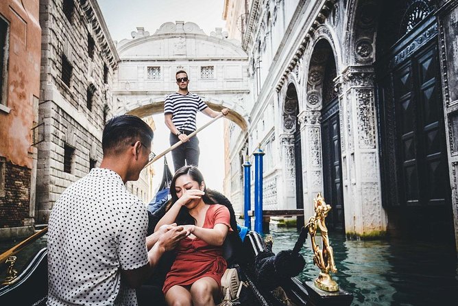 Sunrise Couple Photoshoot Tour - The Quiet San Marco Area: How Your First 25 Minutes Feel