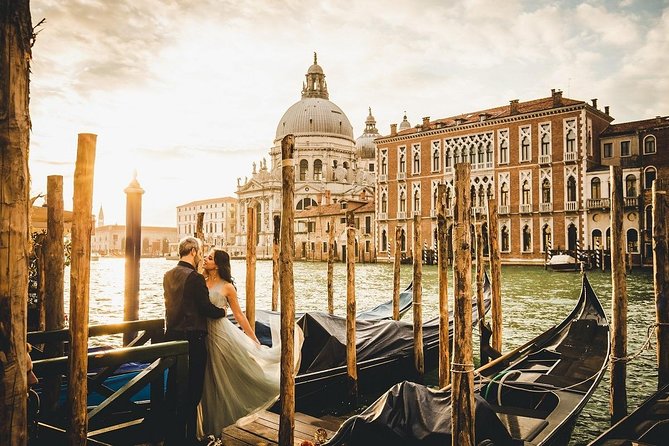 Sunrise Couple Photoshoot Tour - What You Get for the Price: 70 Edited Photos and Real Shooting Time