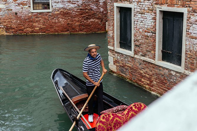 The Best of Venice: San Marco Highlights & Gondola Ride - Stop 2: Piazza San Marco, orientation in Venice’s low point