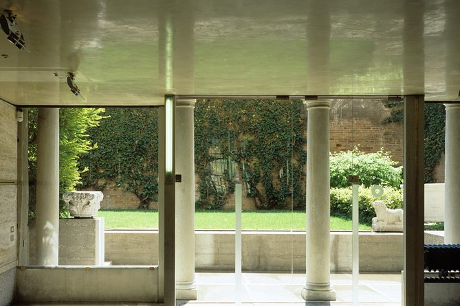 The places of Carlo Scarpa in Venice - Stop 1: Inside the FAI Negozio Olivetti, where St. Mark’s water becomes light
