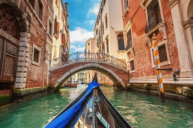 Tour Enchanting Venice Majestic City Walk and Gondola Ride - Rialto Bridge Stop: Photos, Shops, and Quick Canal Views