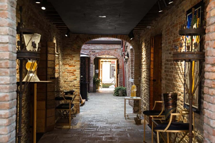 travel through time in Murano with a historic Venetian boat - When Some Departures Include Burano