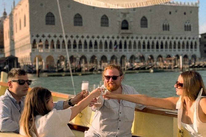 Typical boat ride in the Venice lagoon - What to do before you meet at Fondamente Nove