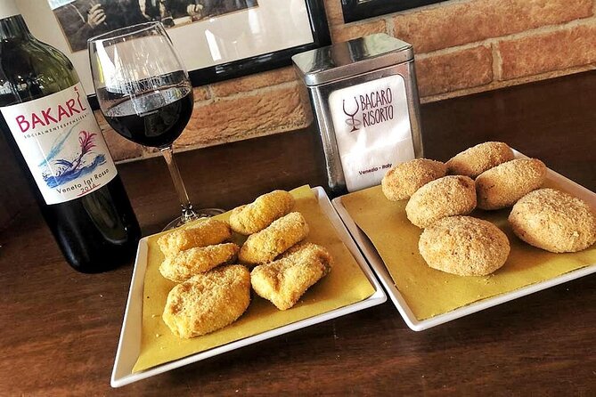 Venetian food stories: a private culinary tour - Spritz and cicchetti tastings: what you learn to order at wine bars