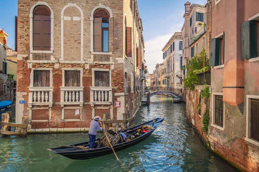Venetian Private Sandolo tour - 30 vs 60 minutes: how to choose the right length