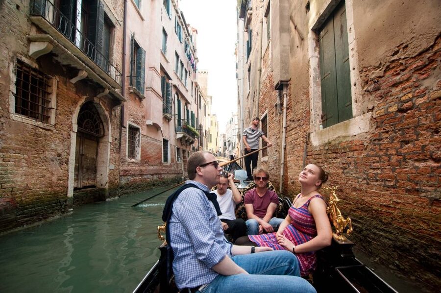 Venetian Private Sandolo tour - What you actually see: palaces, elegance, and the colour of quiet streets