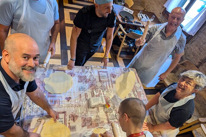 Venetian Secrets 3 course Cooking Class and Unlimited Prosecco - Where you meet in Venice, and what to expect in the space