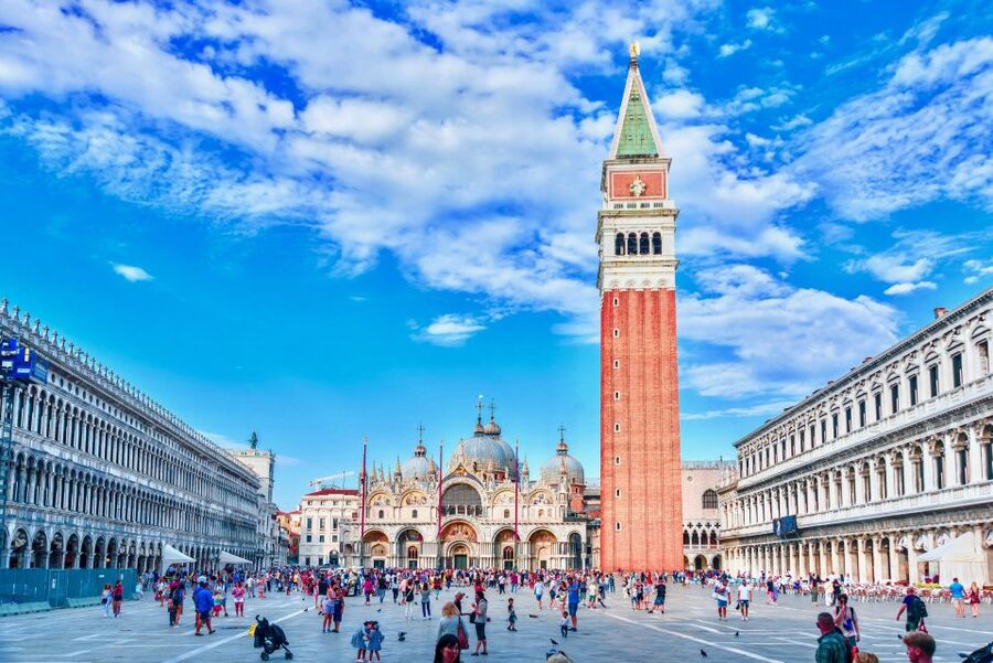 Venice: 1.5-Hour Walking Tour - Languages, guides, and the live audio headset setup