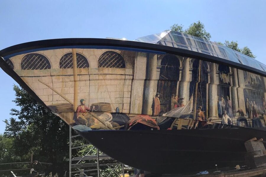 Venice: 1-Hour Panoramic Boat Tour - Finding the docks by Caserma Cornoldi, then settling in