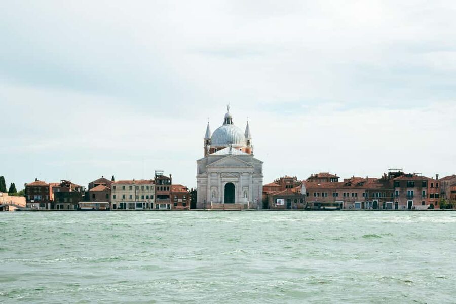 Venice: 1-Hour Panoramic Boat Tour - Burano lace shops and painted house photos in your hour