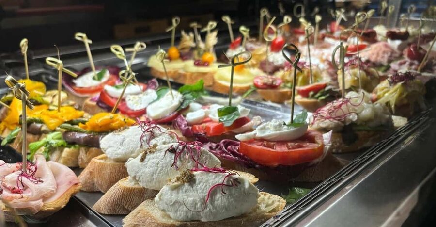 Venice: 10 shades of Cicchetti and Wine - Four bacari stops: traditional classics to more gourmet-style bites