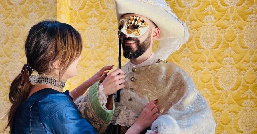 Venice: 17-18th Century Dress-Up Experience - Entering the palazzo-style studio near Canal Grande and Strada Nova