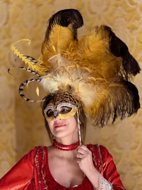 Venice: 17-18th Century Dress-Up Experience - Choosing your 17th-18th century costume, masks, and hats