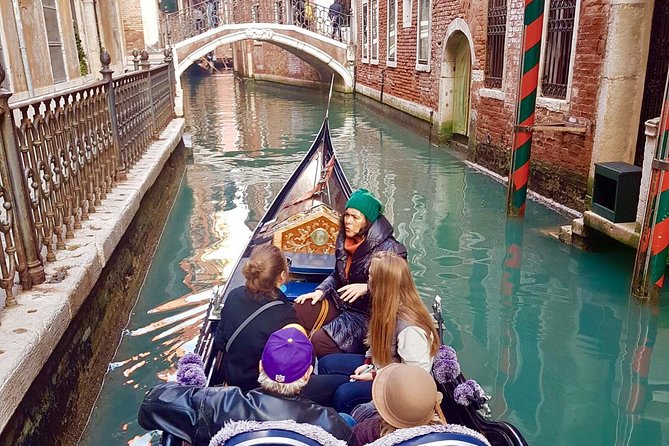 Venice: 30 min private Gondola Ride with Guide - Price and group value: what you’re paying for