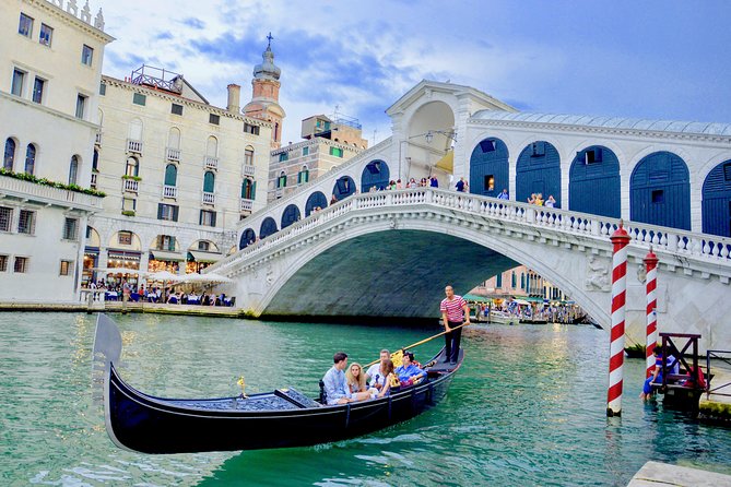 Venice: 30 min private Gondola Ride with Guide - Rio della Madonnetta: a calmer Venice intro