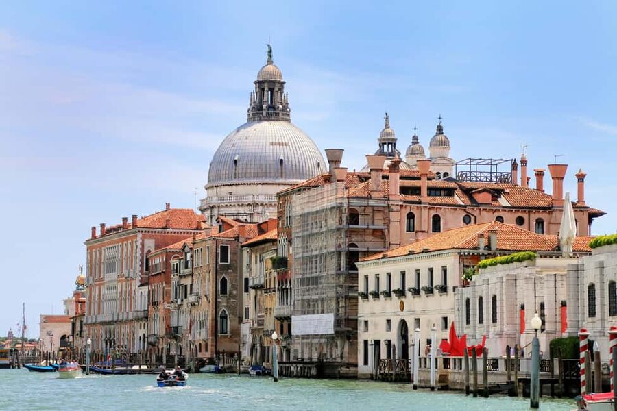 Venice: 30 minutes Enchanting Gondola Ride - Rialto Bridge from the right angle: classic architecture you can actually watch