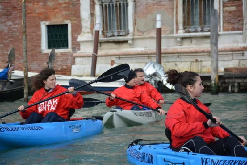 Venice: 60' Quick Kayak Tour of Venice with guide - The 60-Minute Format Is the Smart Value Play