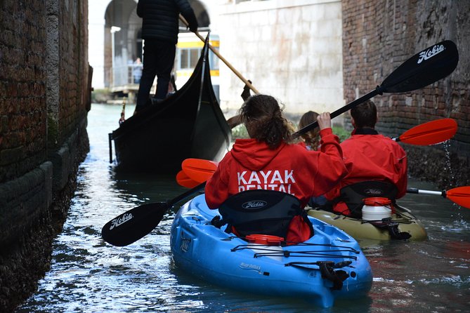 Venice: 60' Quick Kayak Tour with guide - How the Small Group Changes Your Experience