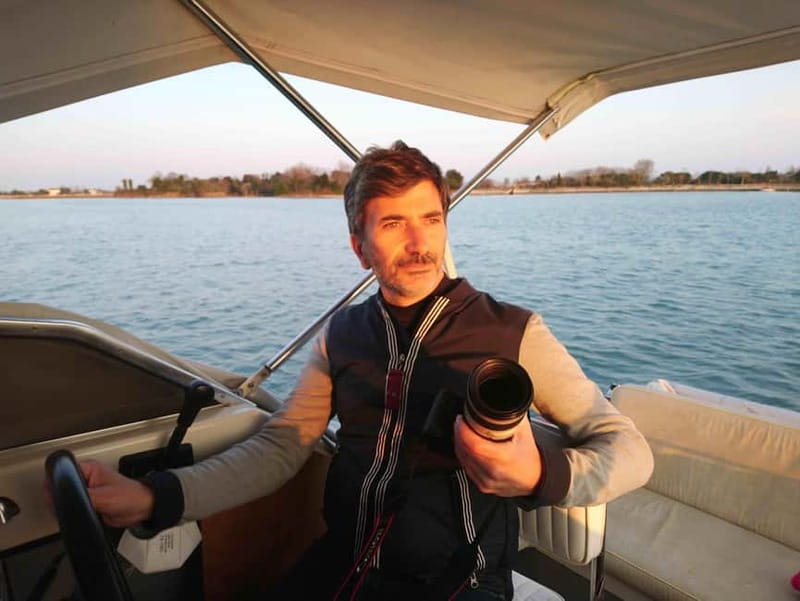 Venice: a boat tour among whispers of water and light, a reality to discover - How the ride flows, long-tail boat hops and canal time