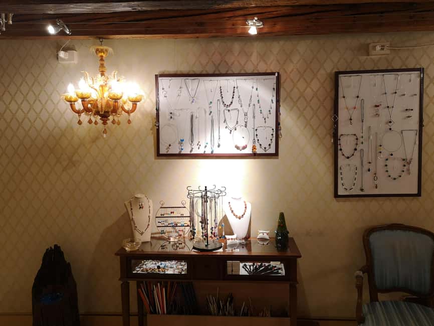 Venice: Aperitif in a glass workshop, demonstration and gift - Meet Eva Zanon and start with prosecco (or soft drinks) in handmade glass