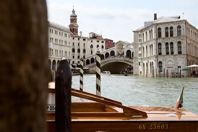 Venice Art Walking Tour with Gondola Ride - How the guide changes the whole experience