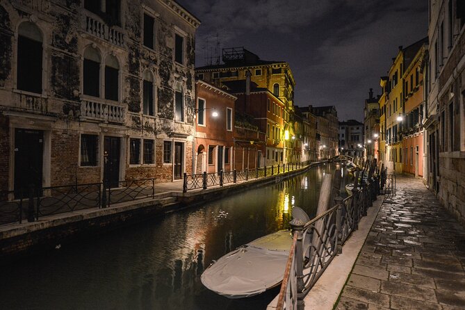 Venice at Sunset: Crimes, Legends and Mysteries - Piazza San Marco, the public justice theme in full view