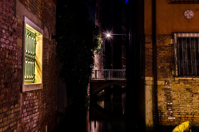 Venice at Sunset: Crimes, Legends and Mysteries - Campo San Silvestro, when the quiet square feels uneasy