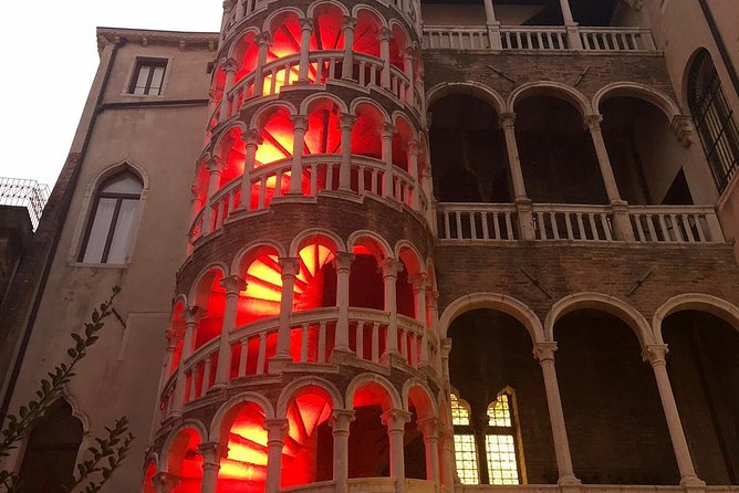 Venice at sunset Private tour - Campo San Barnaba and the Indiana Jones Exterior