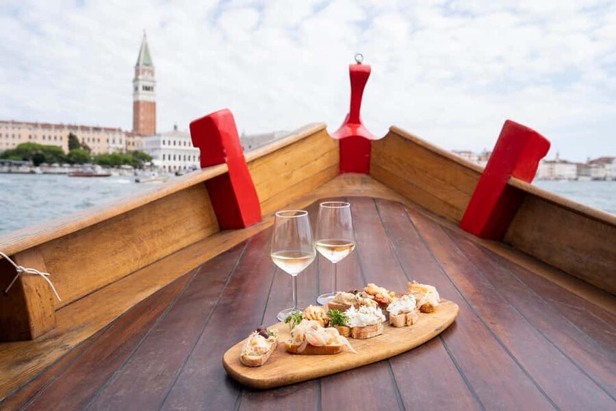 Venice at sunset: tour in a historic 1955 bragozzo with an aperitif - Key things I think you’ll love