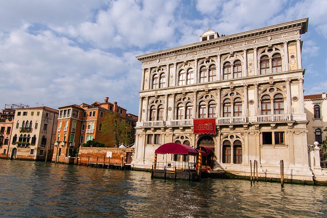 Venice Boat Tour on Grand Canal with Local Guide - Comfort on a motorboat, and what small-group really changes