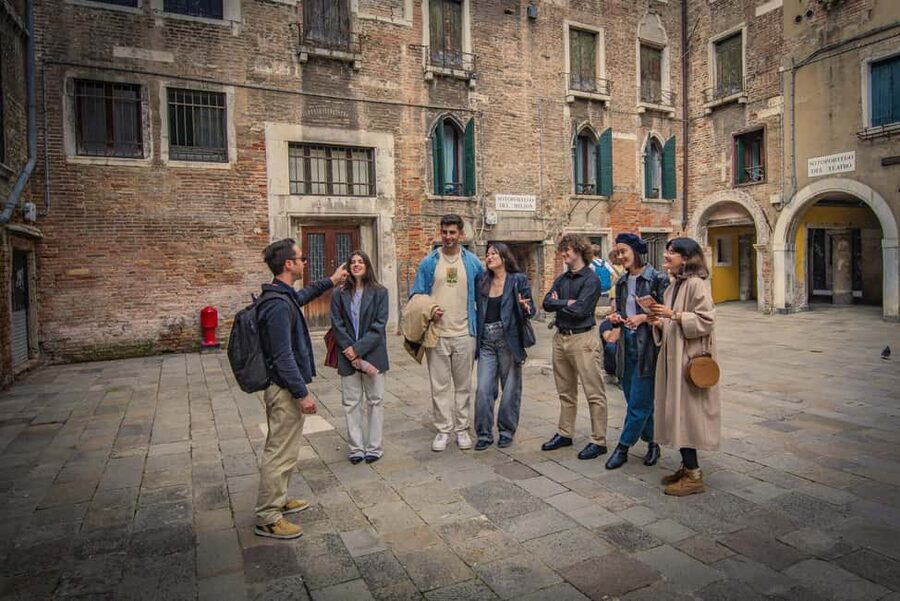 Venice: Byzantine Tour and Skip-the-Line St Mark's Basilica - Castello calli and campi, Venice without the postcard filter
