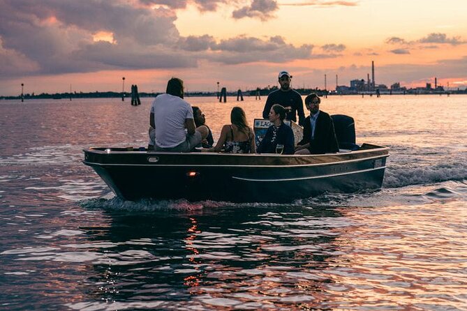Venice, Canals & history on a private boat tour ! - Historic Sites Around Islands: How the Guide Changes What You See